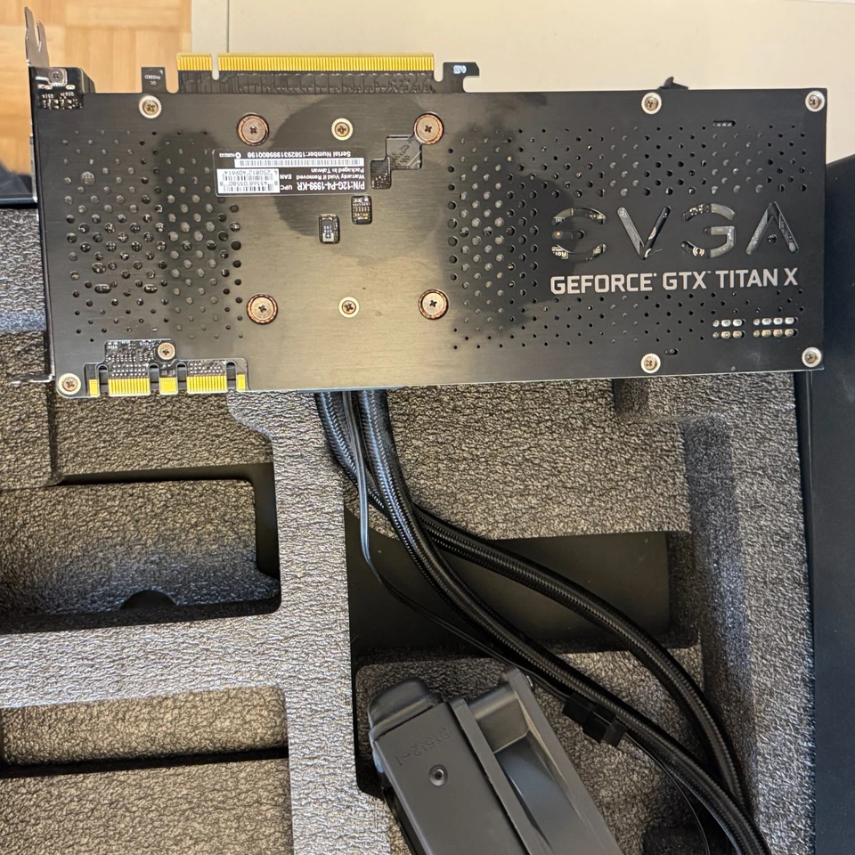 GTX TITAN X Hybrid 12 GB EVGA + SLI bridge (ne ho 2 disponibili in vendita) - Immagine 2 di 4