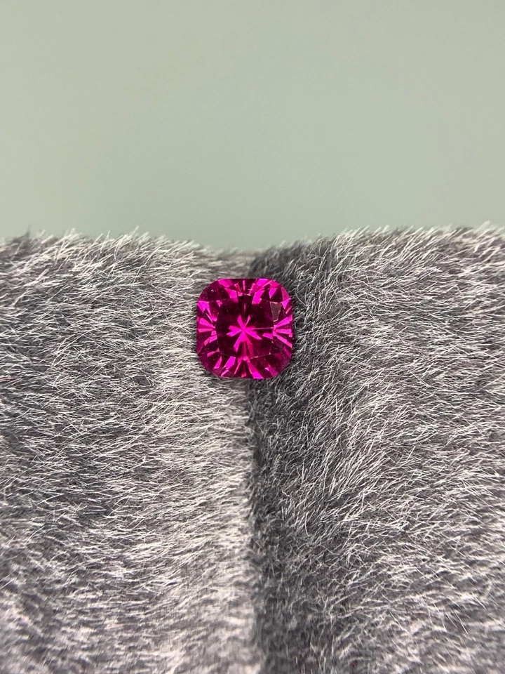 Stunning Top Quality Natural Malaya Garnet Gemstone 1.01 CTs. Origin Mozambique. - Image 3 of 3
