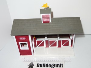 Breyer Stablemates Horse Stable Only Farm Red Barn Equipment Toy