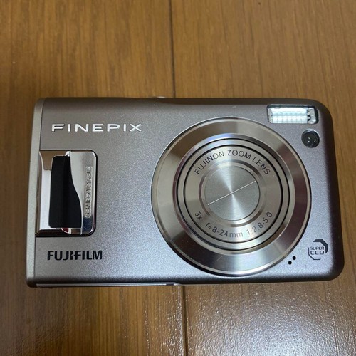 FUJIFILM FinePix F31fd Silver Digital Camera 6.3MP 3x Optical Zoom From JAPAN - Picture 2 of 12
