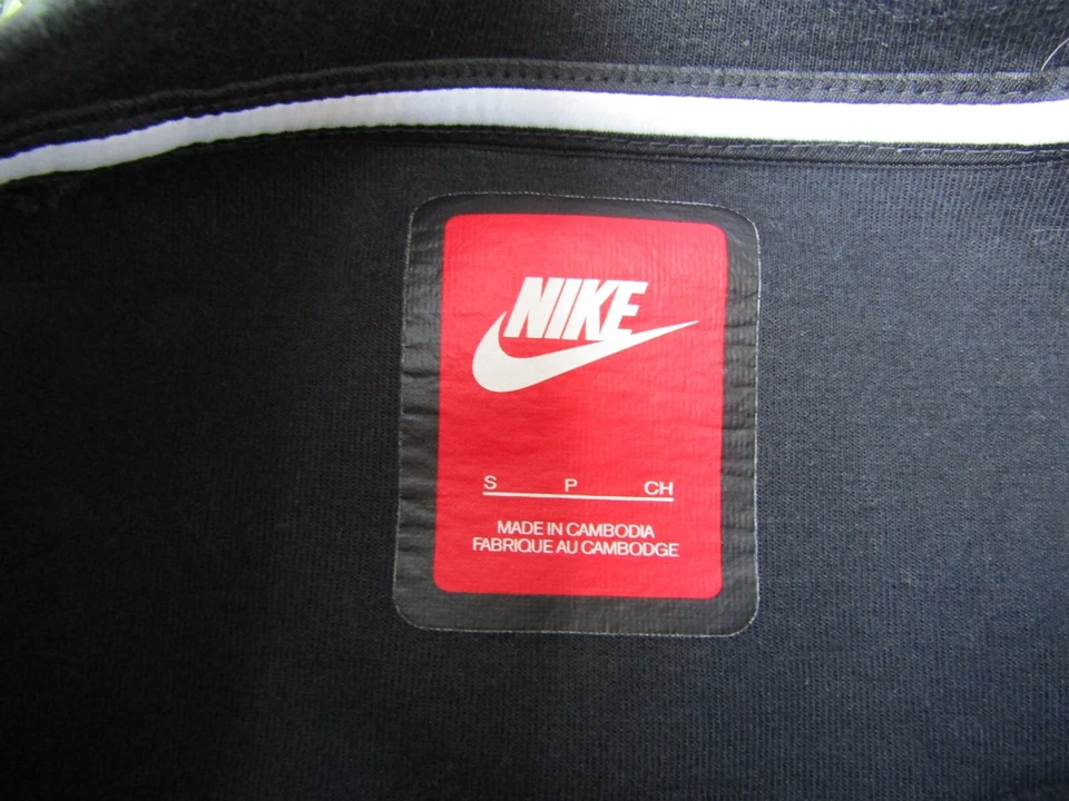 Nike Tech Fleece Crew Neck Sweatshirt with pocket - Size Small Mens - Black, photo 2 of 5