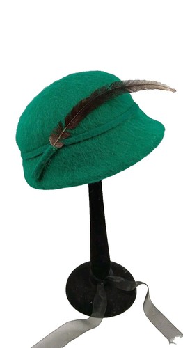 Green Ladies Vintage Antique Hat with feathers and ribbon | eBay display picture 2