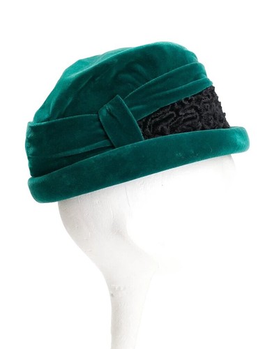 ADOLFO for I.MAGNIN green velvet hat with feather in  display picture 2