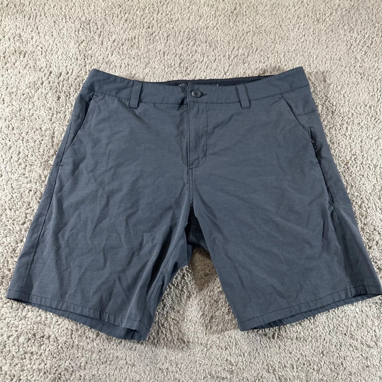 vuori aim performance stretch athleisure shorts