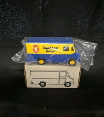 ERTL Sunbeam Bread Grumman Olson Kurbmaster Walk-in Van 1:43 Bank Rare Vintage