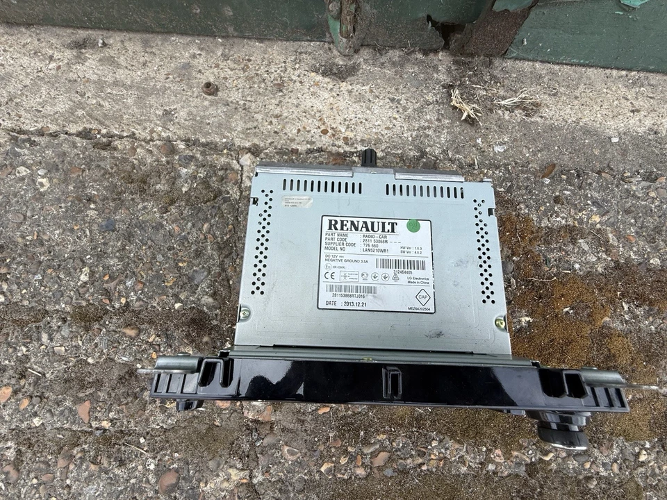 RENAULT CLIO MK4 5 DOOR 2013 on RADIO STEREO SYSTEM SAT-NAV LAN5210WR1 - Image 2 of 2