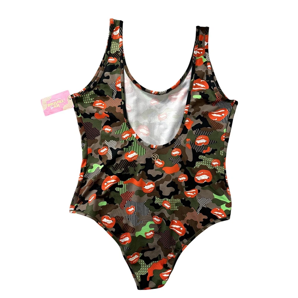Bodysuit Zumba Camo Lips - Tamanho XXL Regata Uma Peça Roupa Ativa Ajuste de Declaração - Imagem 2 de 3