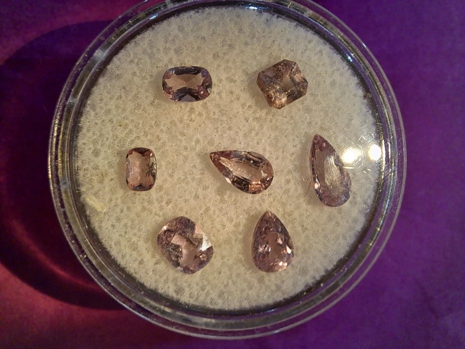 AFGHAN PINK DIASPORE /PURPLE  COLOUR SHIFTING Lot TOT 4.7CT ,RARE AS HENS TEETH! — 第 2/4 张图片