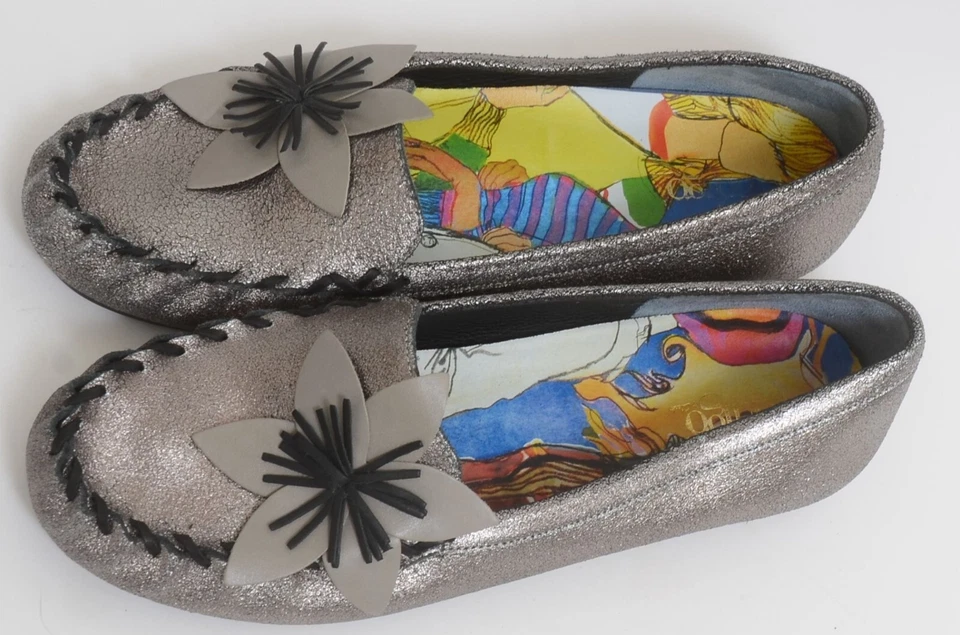 Mocasín sin cordones floral de cuero gris 10M Indigo by Clarks para mujer Foto 3 de 4