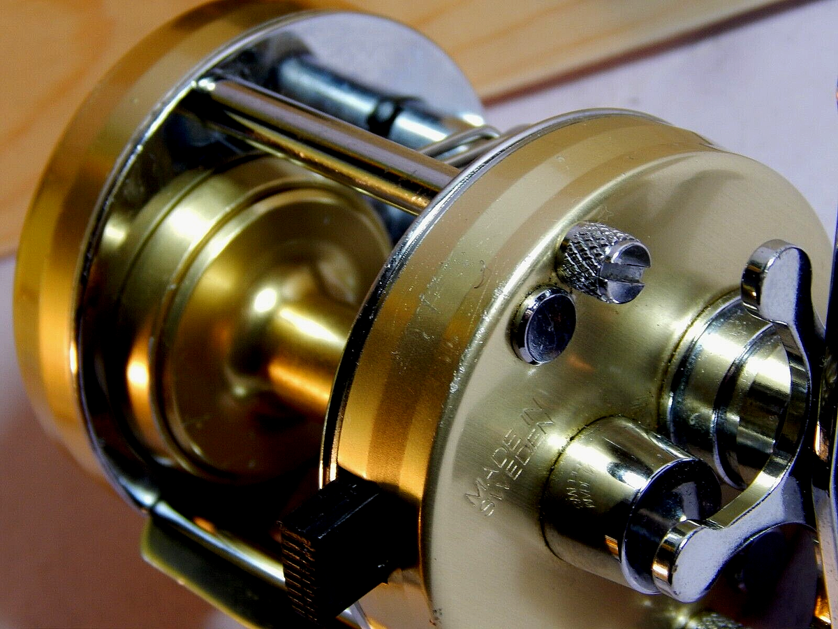 Vintage ABU Garcia Ambassadeur 2500C champagne gold casting reel