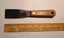 (2) VINTAGE NOS LUDELL 1-1/4" WOOD HANDLE PUTTY KNIFE STIFF BLADE 