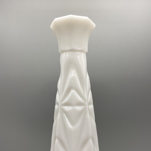 Vintage Milk Glass Octagonal Top Bud Vase Flower Vase 9in Tall Skinny EXCELLENT! - Picture 4 of 10