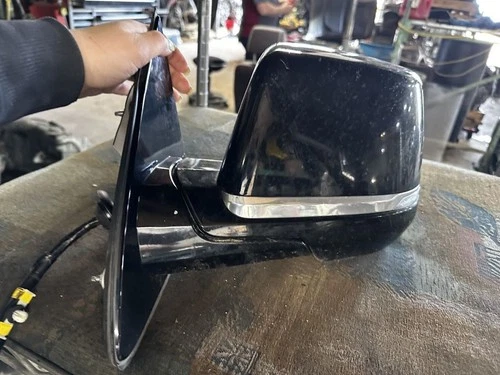 Driver Side View Mirror Turn Signal DL3 Opt Uvh Fits 17-18 ESCALADE 1964728