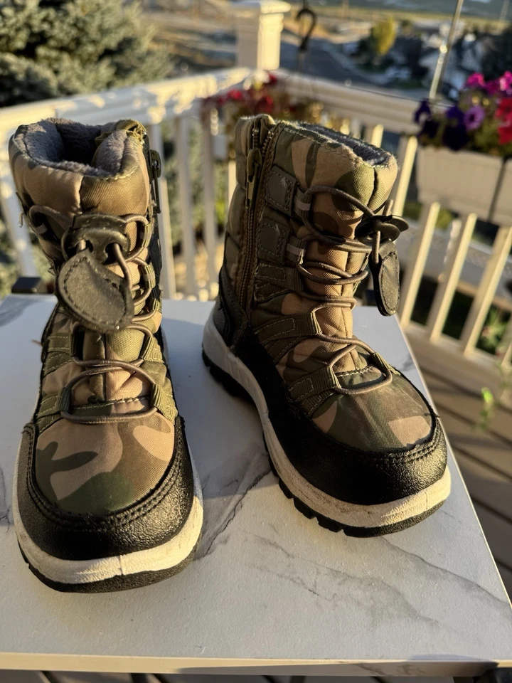 RUGGED BEAR LITTLE BOY'S WINTER SNOW BOOTS, SZ 8M, EXCELLENT CLEAN & GREAT SOLES - Image 4 of 4