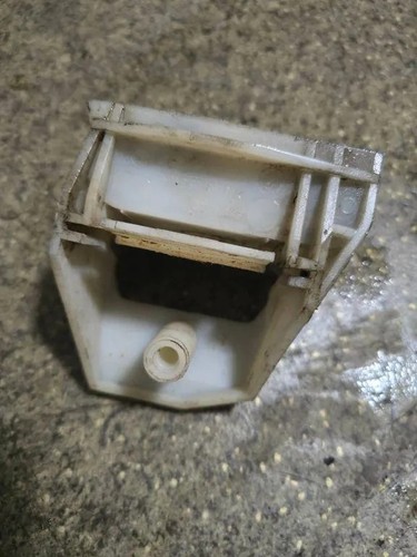 BMW 5 Touring E39 Kühlerhalter 17112247894 2.00 Diesel 100kw 2001 33759786