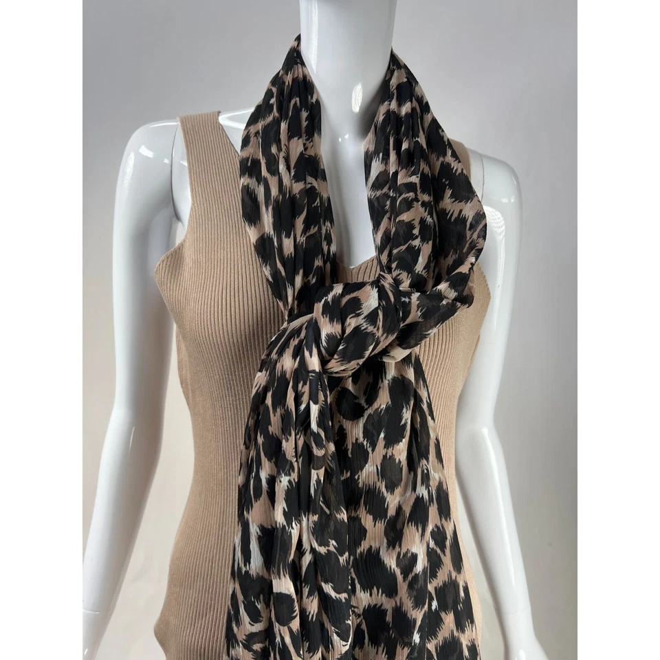 Bufanda Pareo Bijoux Terner Patrón Leopardo 43" x 81" Negro, Blanco Leopardo Poli Foto 2 de 4