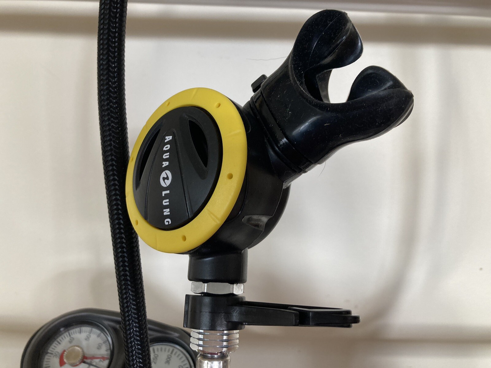 AQUALUNG Legend Regulator System + APEKS Pressure Gauge & Depth Gauge