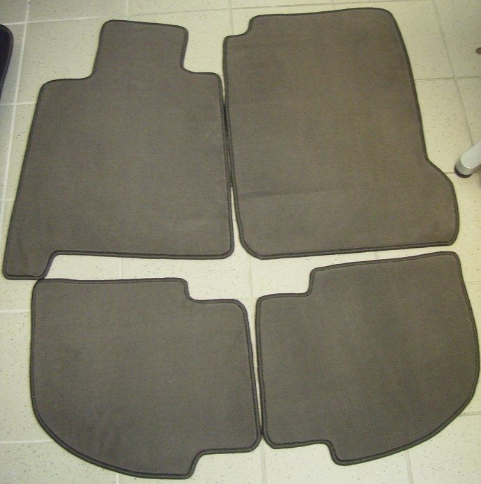 Tapis de sol velours Porsche 928 S4 gris argent contre l'usure de la moquette d'origine