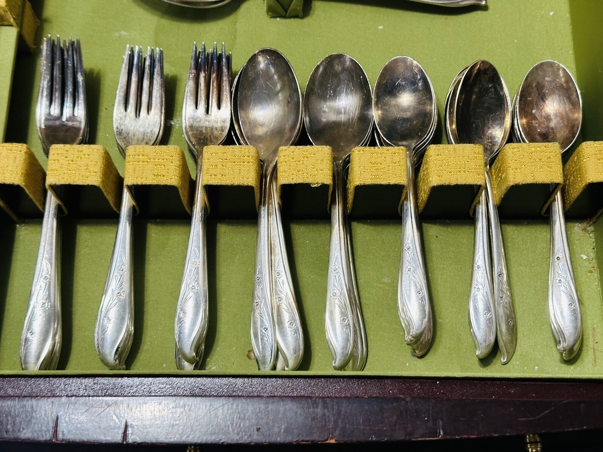 70 Piece Silverplate Vintage 1847 Rogers Brothers IS 70 Piece Silverplate Vintage 1847 Rogers Brothers IS