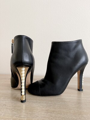 Chanel ブラック パール　キルティング ブーティ　37C Chanel ブラック パール キルティング ブーティ 37C Chanel ブラック