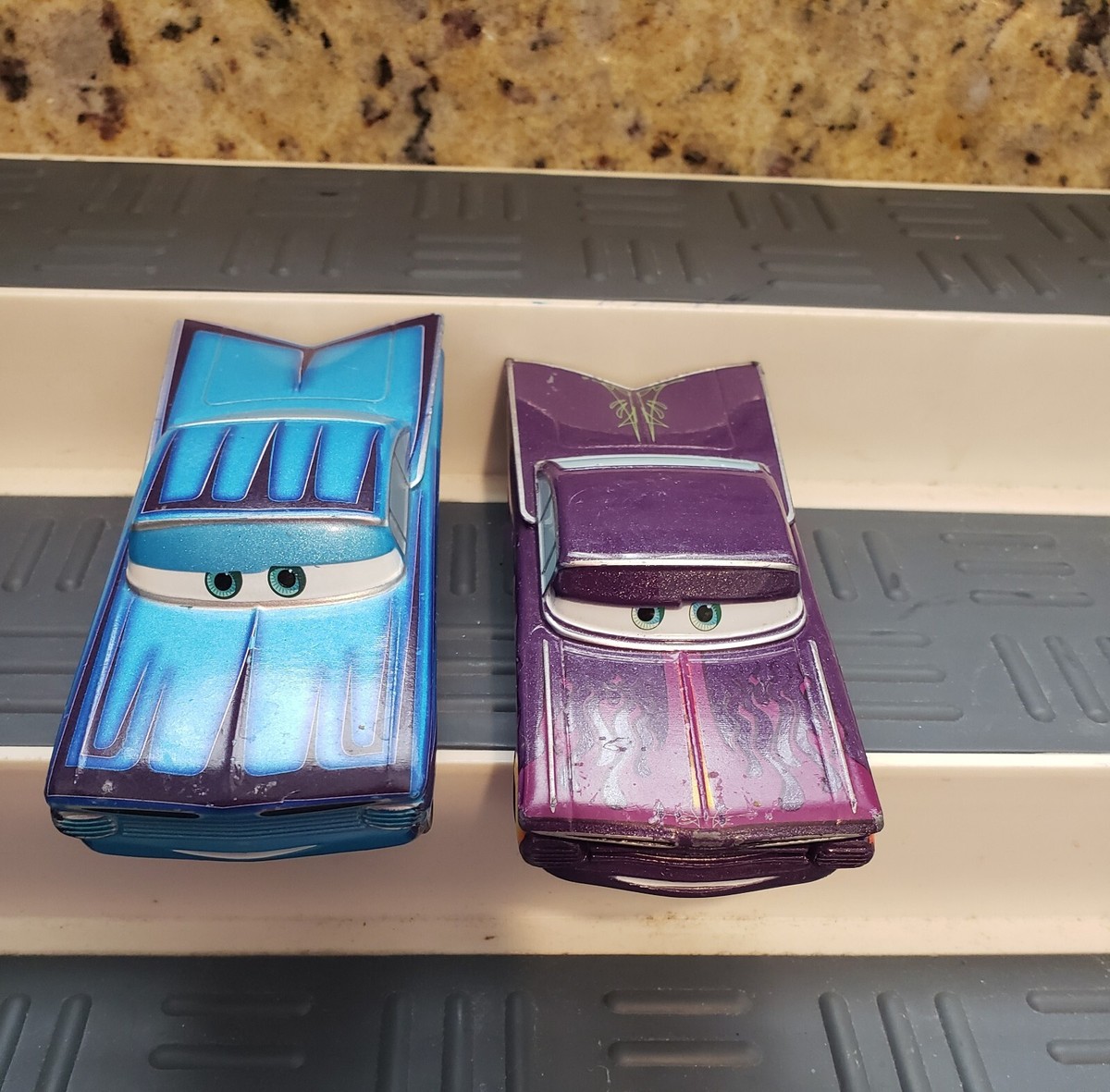 Disney Pixar Cars - 4.5” Blue Intro Pull & Race Ramone