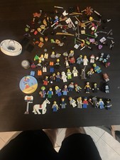 LEGO Lotto minifigure assortite con accessori, pezzi vari e cavallo