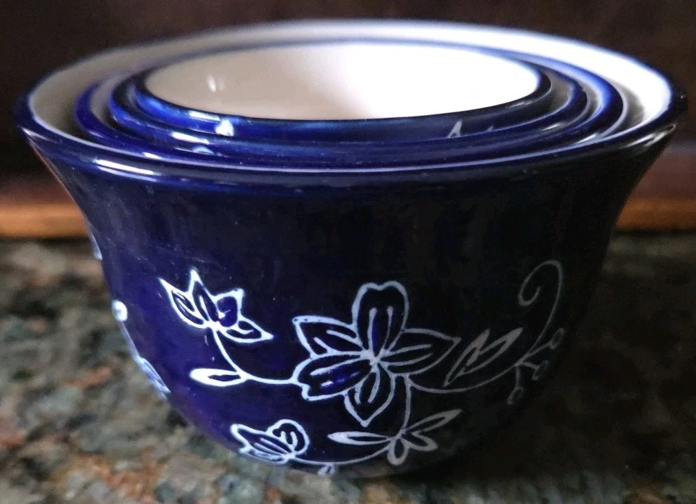 Temp-tations By Tara Floral Lace Measuring 4 Cups Nesting Cup Set Blue Unused
Opens in a new window