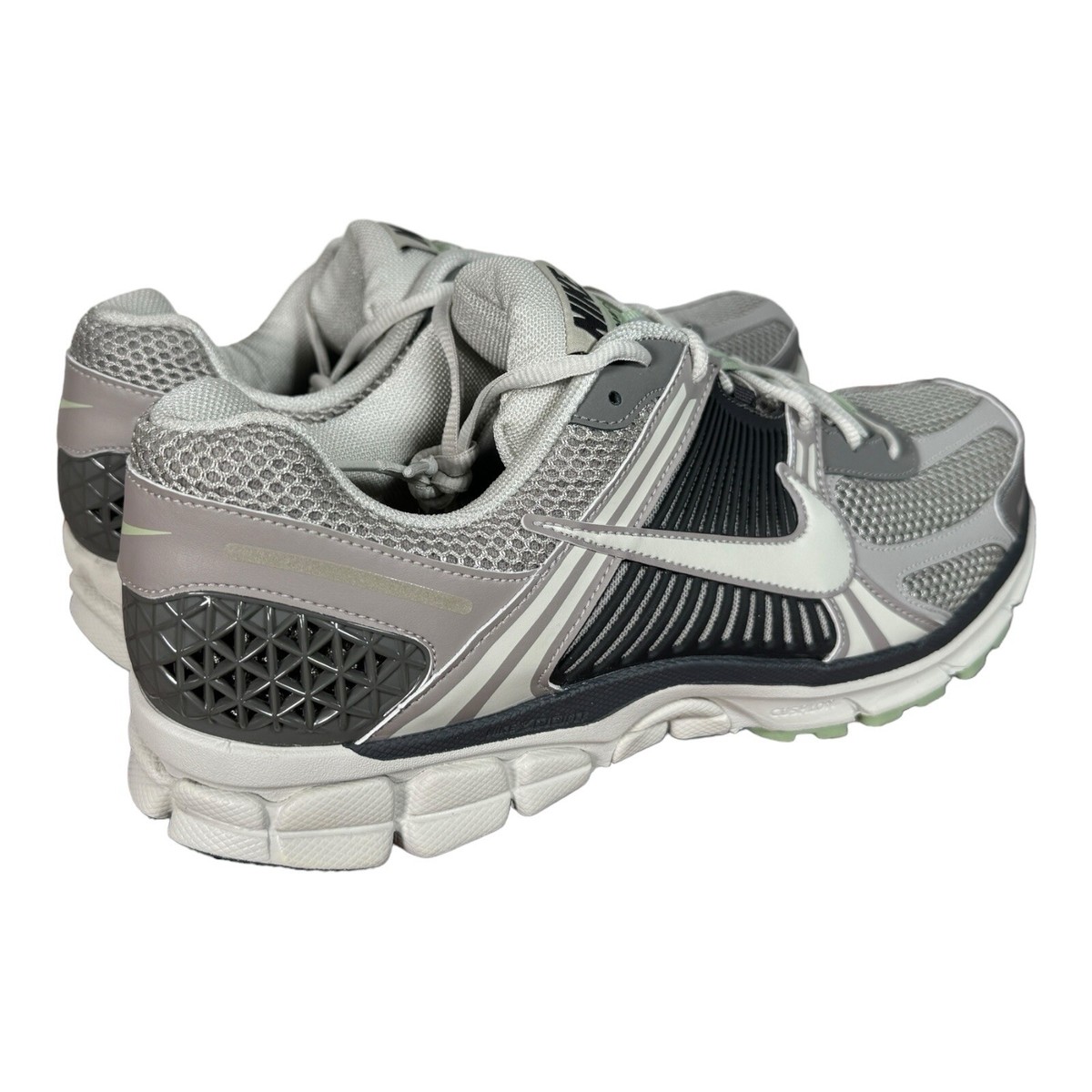 スニーカー Nike Zoom Vomero 5 Cobblestone & Flat Pewter (W) Women's Zoom Vomero 5 'Cobblestone and Flat Pewter' (FB8825