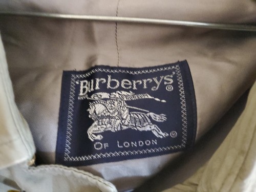 Trench vintage Burberrys taglia 40R fodera in lana verde-grigio Nova con cintura a scacchi - Foto 2 di 12