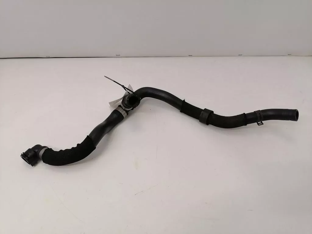 Mercedes-Benz E W212 Engine water coolant pipe hose 3018422 