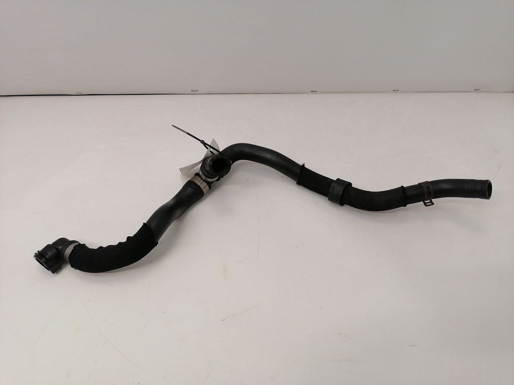 Mercedes-Benz E W212 Engine water coolant pipe hose 3018422 