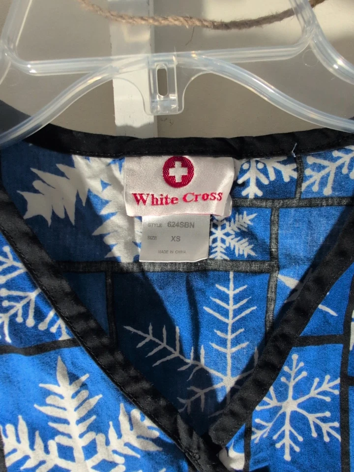 White Cross Winter Scrub Top Size Extra Small Womens - Image 2 of 4