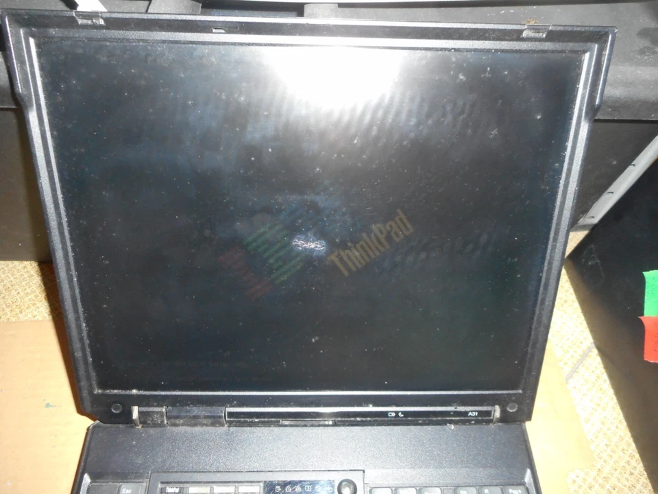 PC portatile Vintage IBM A31 - Pentium 4 - funzionante ma con LCD da sostituire - Immagine 3 di 4
