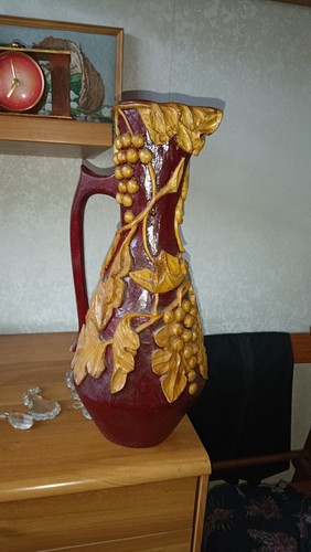Carved wooden designer vase 19.5' with grapes leaves - Picture 3 of 4