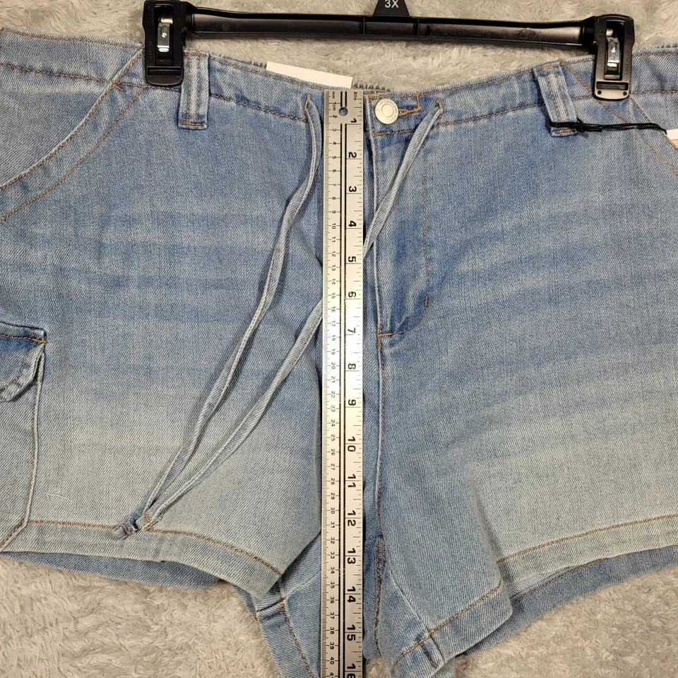Pantalones Cortos de Jean Vanilla Star para Mujer 3X Azul Denim Bolsillos de Carga 46x4 Foto 4 de 4