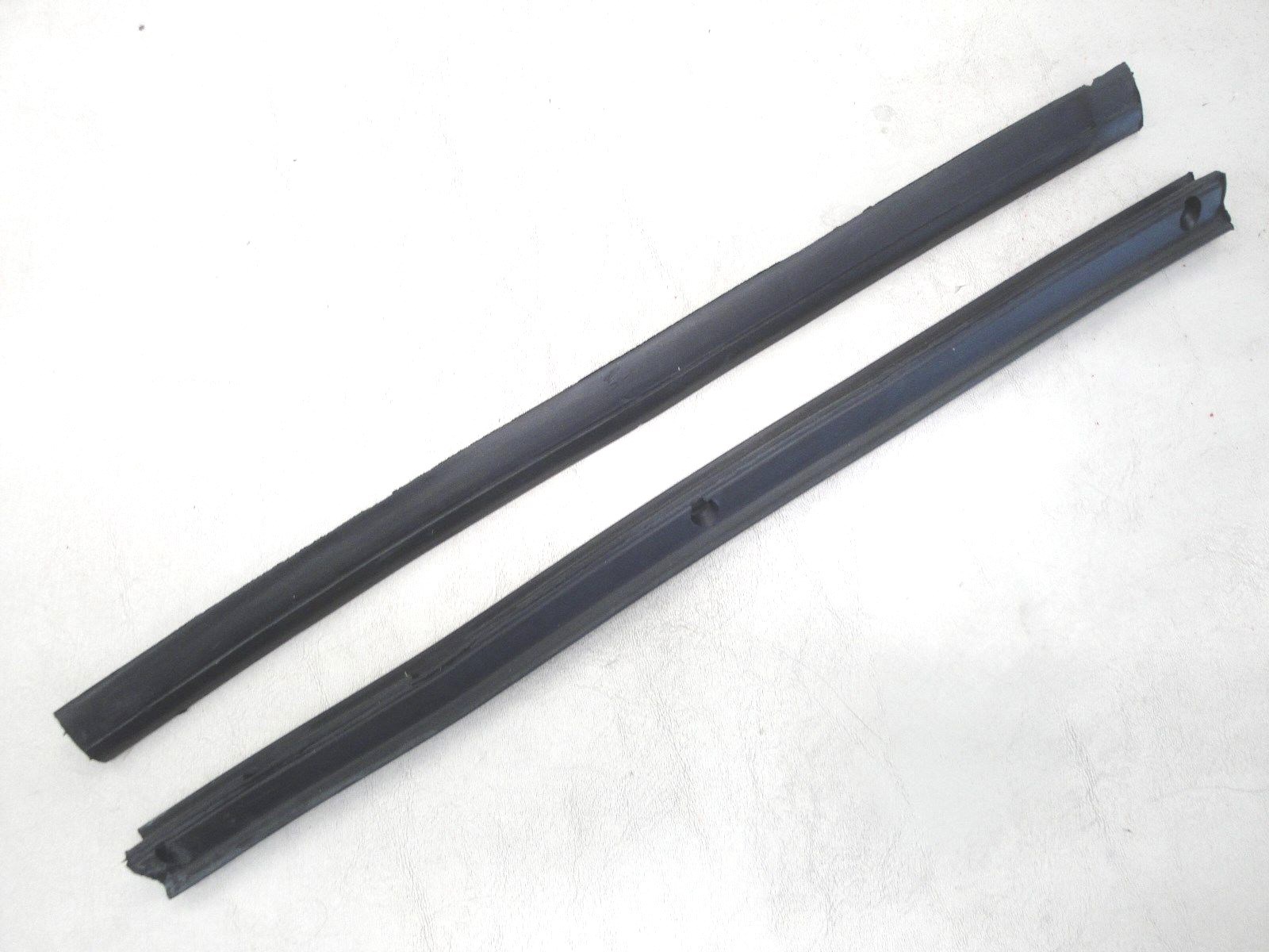 1950 50  FORD CONVERTABLE & VICTORIA  QUARTER WINDOW SEAL NEW