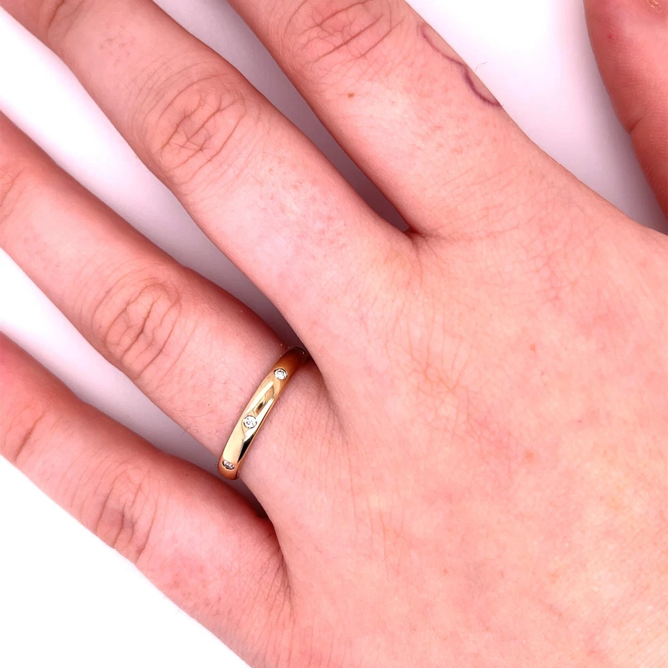 Alianza de diamantes de oro amarillo de 9 quilates o 18 quilates corte - anchos 2,5 mm 3 mm 4 mm Foto 2 de 4