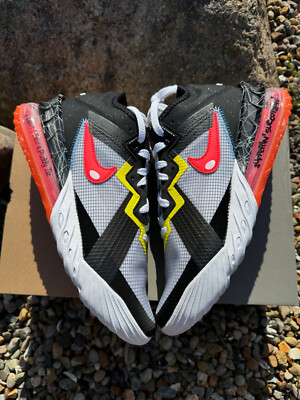 LeBron 18 Low 'Sylvester vs Tweety' Größe 41