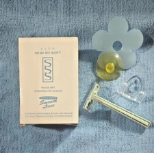 Avon Skin So Soft Shave Set Fresh & Smooth - Disposable Razor & Flower Holder