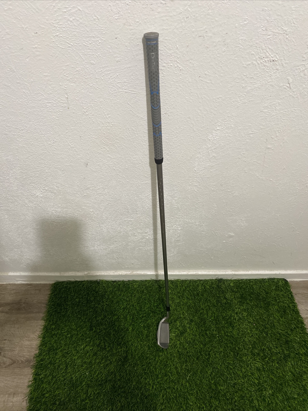 Cleveland Niblick Bloom 49* Chipper Hybrid Wedge Womens Graphite Shaft 