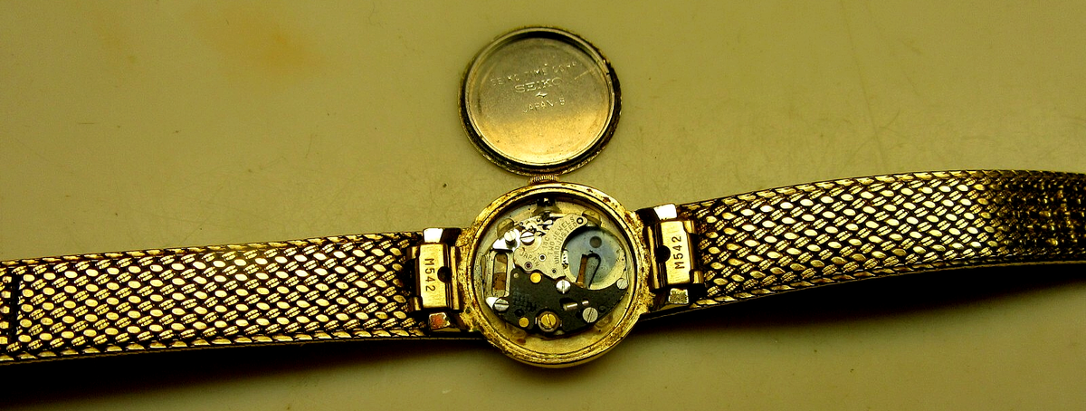 LADY SEIKO QUARTZ MOVEMENT #14C CASE # 1400-8099. FOR PARTS or