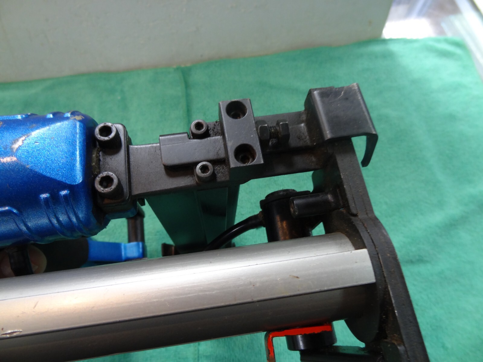 XCELL TAP-CAP STAPLER, Pneumatic Cap Stapler Nailer w/ Case, Model XL376