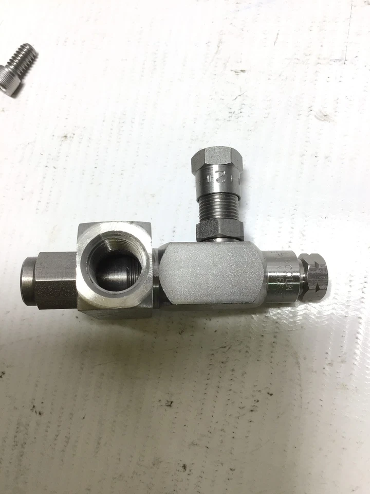 Lincoln 83724 - SL-32 Centro Matic Inyector Entrada 1/4" NPT Hembra Acero Inoxidable S... Foto 4 de 4