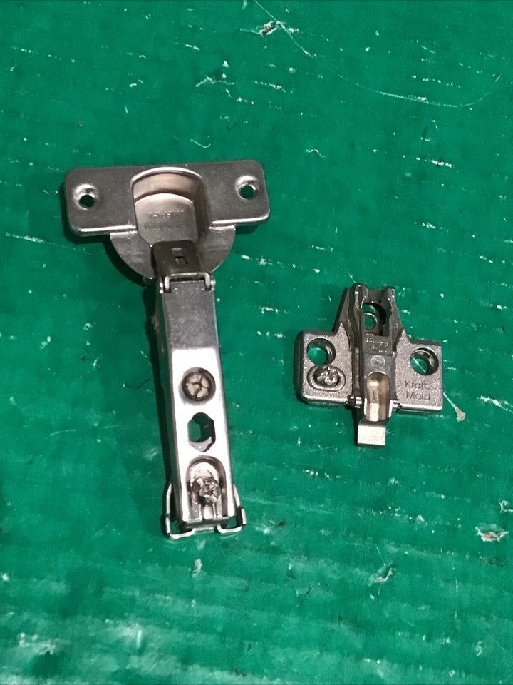 MEPLA Hinge 674.329.53.00 w/ 592.393.86.00 Base Plate Self