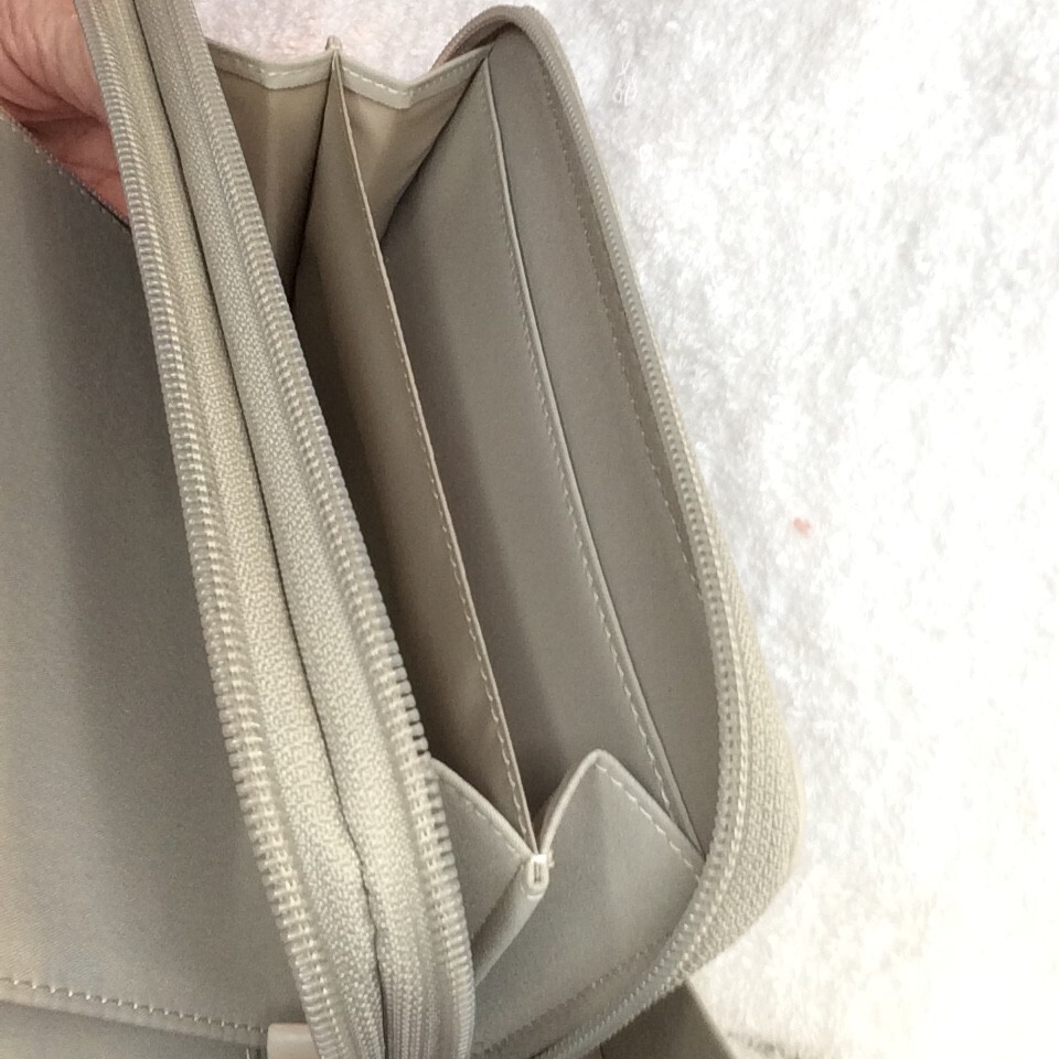 MUNDI Soft Gray leather CLASSIC CLUTCH zip around wallet NEW in box