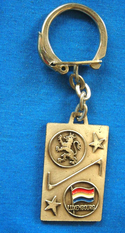 VINTAGE METAL & ENAMEL  LUXEMBOURG  COAT OF ARMS MAP & FLAG KEY CHAIN