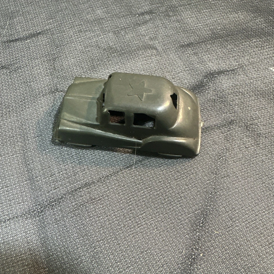 2 VINTAGE TIM-MEE TOYS GREEN PLASTIC SOLDIER LARGE ARMY MAN USA and more - Image 4 of 4