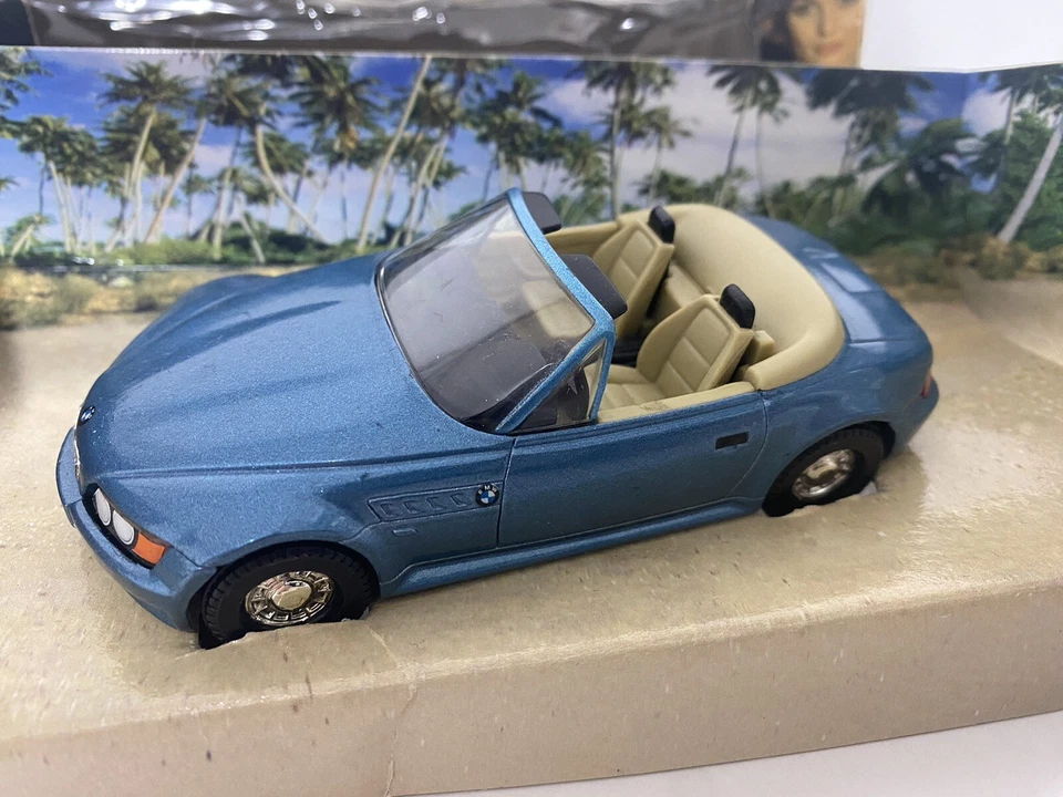Corgi James Bond 007 Goldeneye BMW Z3 Roadster Model With Accessories 2001 04901 - Image 2 of 4