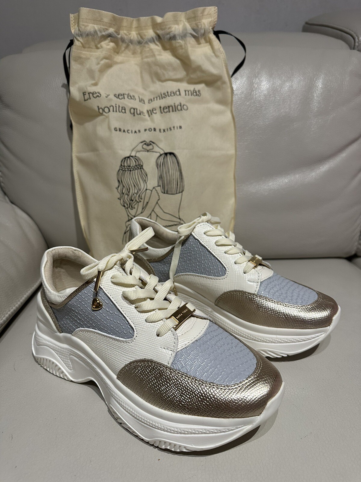 Sneakers For Women 100 % Leather,lined Inside ,Also Very Comfortable. Size 36-image