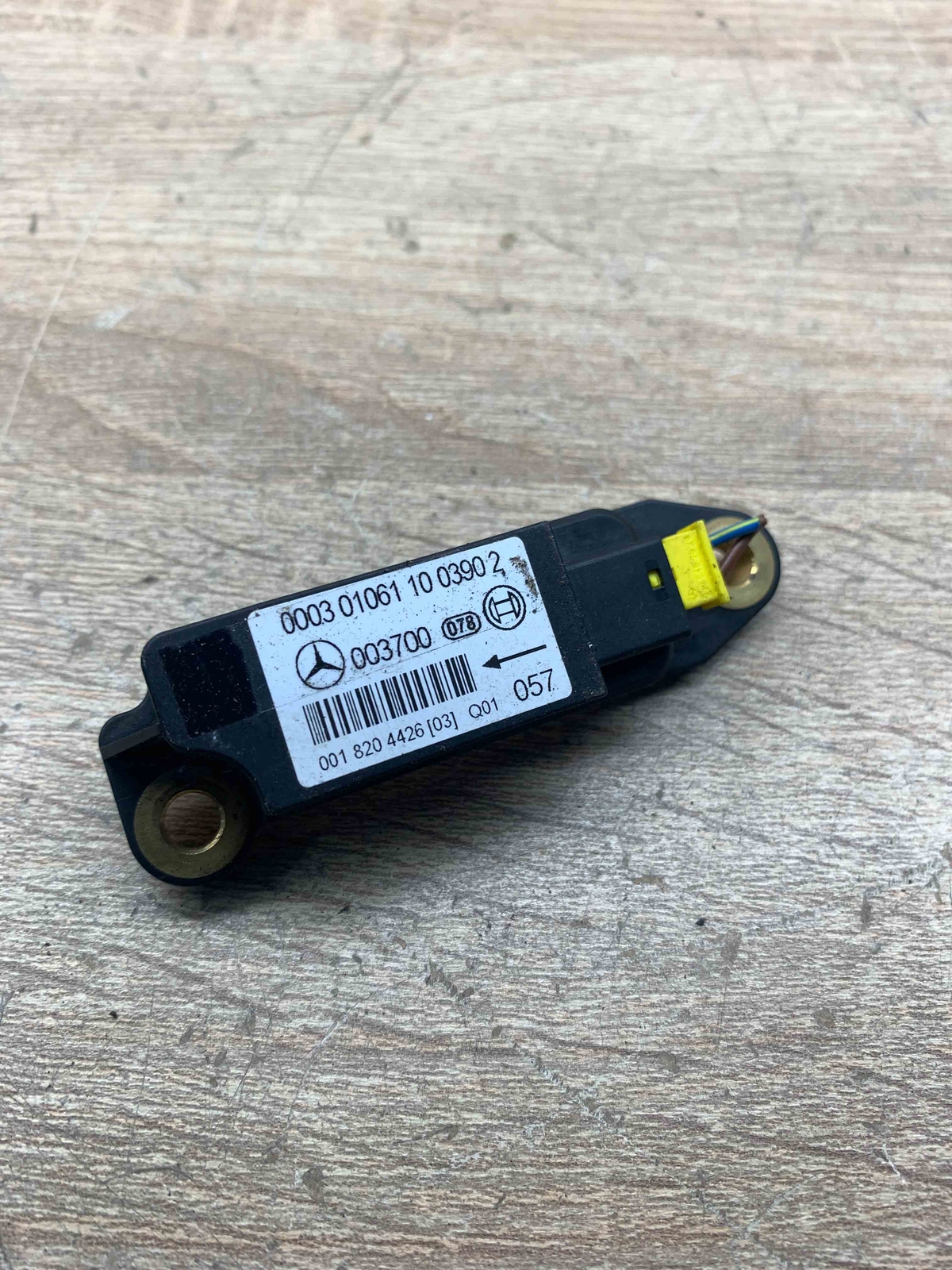 0018204426 Mercedes Benz C Class 003700 SRS Airbag Crash Sensor 